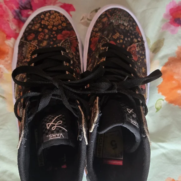 Vans Black and Red Sneakers Low-Top Casual - Picture 5 of 8